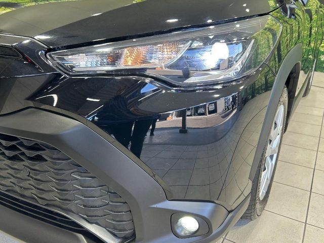 【LEDヘッドライト】悪天候や夜間走行時も良好な視界を確保し安心して運転できる高輝度LEDヘッドライトを装備！点灯速度が早く、消費電力も抑えられています。