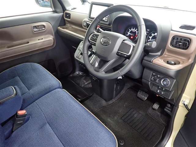 日々の運転を楽々サポートの運転席！