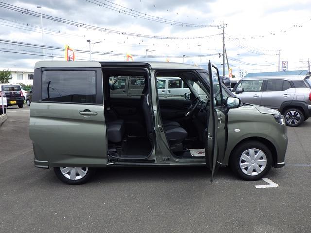 狭い場所でも乗り降りができるスライドドアが便利。ドアがワイドに開くので荷物を持ったままでも赤ちゃんを抱いたままでも乗り降りがラクです♪