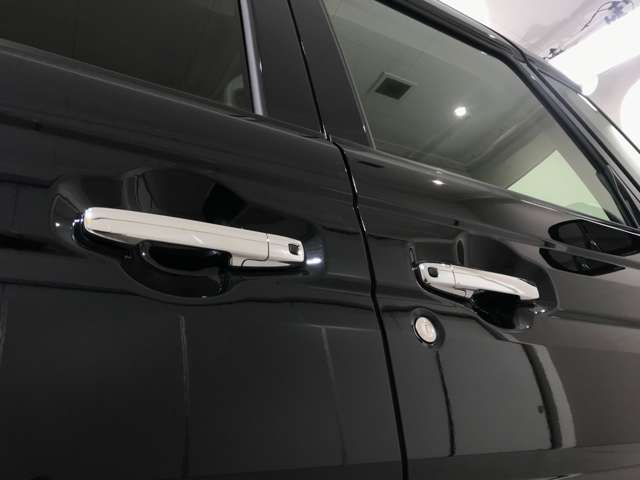 万が一に備えての代車も完備！代車にもナビやETC、バックカメラを装着！！さらに、無料貸し出し！