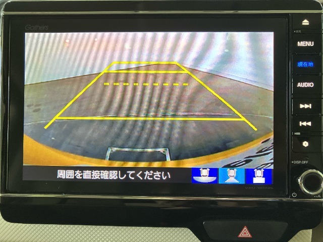 駐車時に便利なバックカメラを装着しています。