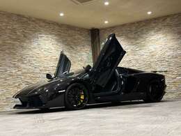 LP700-4にて内外装黒の組み合わせはこの一台のみ。同モデル売り出し中25台の中で5番目に低走行な車。