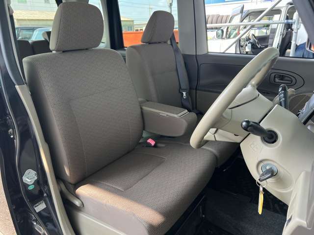 内装ルームクリーニング済みです。しっかりキレイにしておりますので、ぜひお確かめください。納車時にはもう一度キレイにいたしますよ！