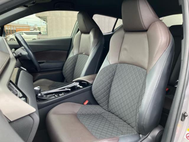 WECARSでは各商談席に大型モニターをご用意しております！見やすい大画面でゆったりと全国の在庫をご覧いただけます！是非ご来店お待ちしております！