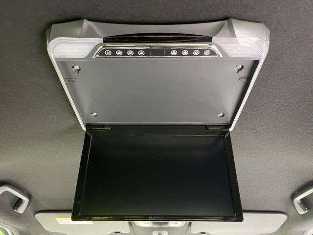 【フリップダウンモニター】大画面モニターで後席でもエンタメをお楽しみいただけます。小さなお子様にも大人気の装備です♪