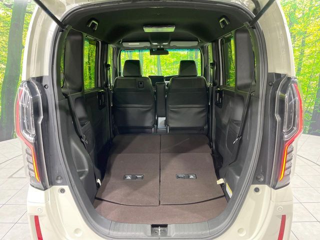 普段のお買い物や通勤、送迎等に十分な荷室スペースを確保しております。セカンドシートを倒すと、大きな荷物の積載も可能です♪