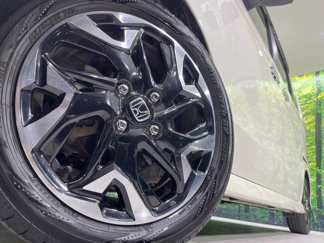【純正15インチアルミホイール】外観にマッチした純正アルミホイールを装着しております。各種社外アルミホイールや、スタッドレスタイヤも取扱いしております。是非ご相談ください♪