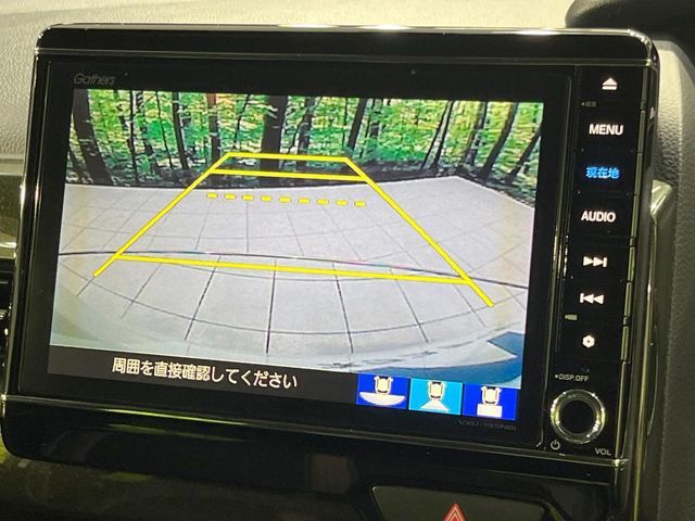 【バックカメラ】駐車時に後方がリアルタイム映像で確認できます。大型商業施設や立体駐車場での駐車時や、夜間のバック時に大活躍！運転スキルに関わらず、今や必須となった装備のひとつです！