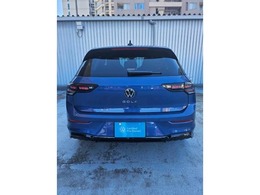 （リアエンド）右後ろには全車標準でリアフォグランプが装着されておりますので、視界不良時、後方からの追突防止にも役立ちます。