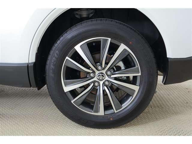 純正18AW！タイヤサイズは225/60R18になります！