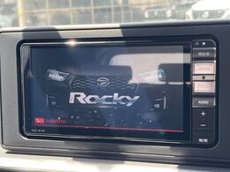 【純正ナビ】人気の純正ナビを装備。オーディオ機能も充実しており、Bluetooth接続すればお持ちのスマホやMP3プレイヤーの音楽を再生可能！毎日の運転がさらに楽しくなります！！