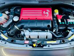 エンジンルーム内は綺麗な状態です。