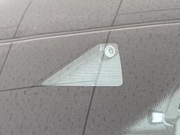 【i-ACTIVESENSE】走行中に前方の車両等を認識し、衝突しそうな時は警報とブレーキで衝突回避と被害軽減をアシスト。より安全にドライブをお楽しみいただけます。