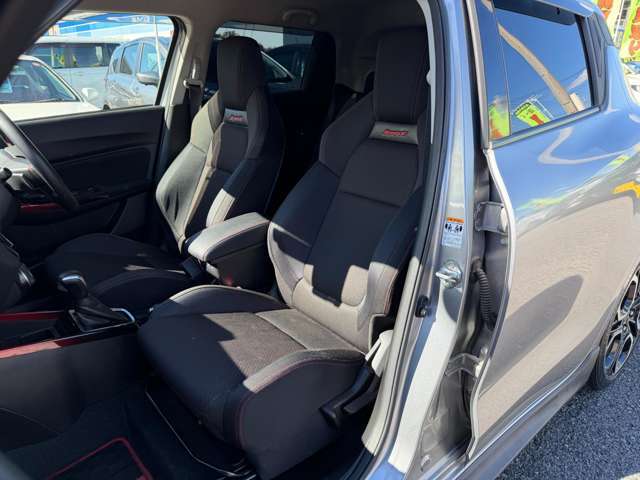 弊社指定業者によるルームクリーニング実施☆エンジンルームから車内まで無料クリーニング♪ご納車前のボディコーティングも専門の業者が常駐しておりクオリティの高いコーティングを低価格にてご提供しております♪