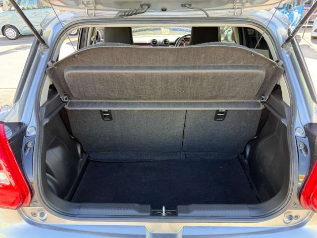 東北道久喜インター料金所を出たら大宮方面に向かっていただき、埼玉栗橋線を直進5km右側にございます。白岡西交差点を右折し、1つ目十字路を右折していただくと当店駐車場がございます。