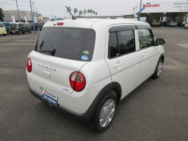 外装は展示前に専任の担当者が綺麗に仕上げております。車の状態など気になさる点がありましたらお気軽にご相談ください。自慢のお車をぜひご覧にいらしてください。