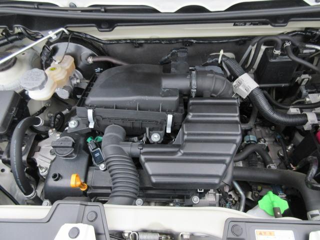 エンジンルーム！このようになっております！整備に関しても工場完備なので購入後も全面的にバックアップしておりますので安心ですよ！気になることがあればお気軽にお申し付けくださいね！