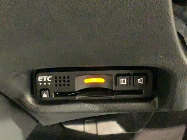 いまや快適なカーライフに欠かせないETCが付いています。