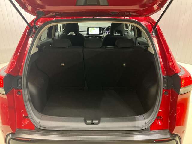 【ラゲッジルーム】大きく広げた幅は大きな荷物も積みやすくなっています！