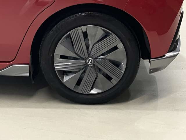 水引のデザインをイメージした16インチフルホイールカバー！