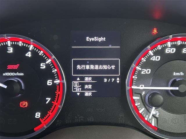 【先行車発進お知らせ】前方のクルマが発進して約3m以上離れても発進しなかったとき、音と表示でお知らせします。