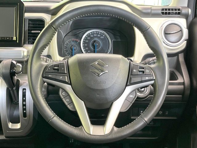 【ステアリングスイッチ】運転中、前方から目線をそらすことなく、オーディオ等の操作が可能な便利機能！安心＆快適なドライブを演出してくれます♪