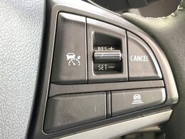 【アダプティブクルーズコントロール】高速道路での長距離走行が楽に！！自動で速度を保つクルーズコントロールが、衝突軽減システムと連携し、前方の車両を感知して車間を保つように速度調節してくれます！！