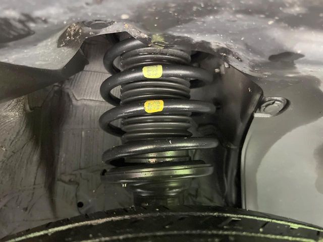 お車を安心してお乗りいただく為には、足回りの定期点検が欠かせません。サービスサポート（有償保証）では無料点検もご提供しており、安心のカーライフをお過ごしいただけるサポート体制が整っています。