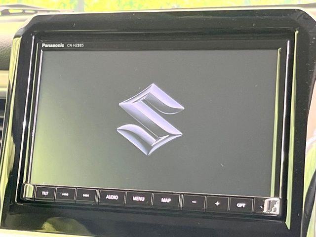 【純正8型ナビ】人気の純正ナビを装備しております。ナビの使いやすさはもちろん、オーディオ機能も充実！キャンプや旅行はもちろん、通勤や買い物など普段のドライブも楽しくなるはず♪