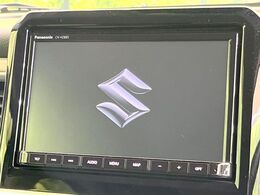 【純正8型ナビ】人気の純正ナビを装備しております。ナビの使いやすさはもちろん、オーディオ機能も充実！キャンプや旅行はもちろん、通勤や買い物など普段のドライブも楽しくなるはず♪