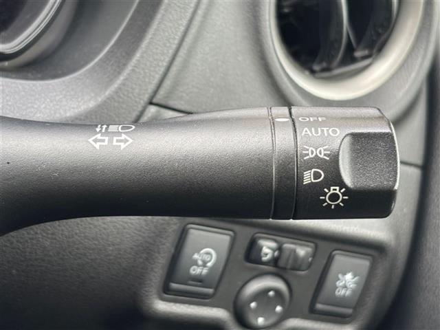 【オートライト（AUTO）】外の明るさをシステムが感知して、自動でヘッドライトが点灯します！ヘッドライトをつけ忘れを防ぐ便利機能です。