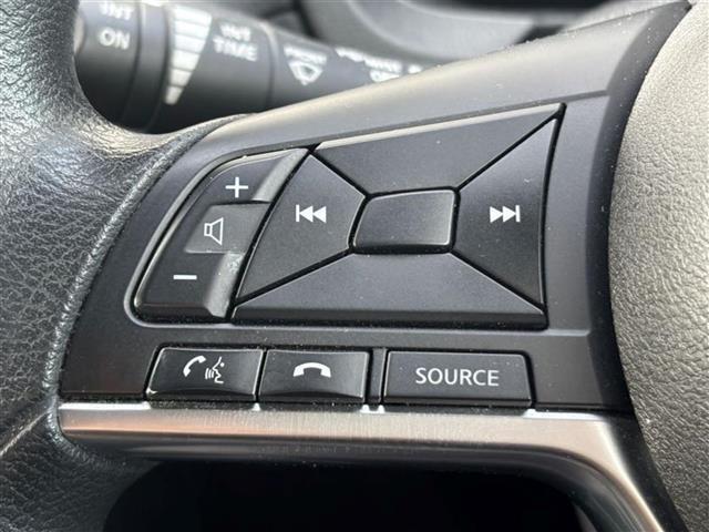 【ステアリングスイッチ】手元のボタンから、オーディオやナビなどの操作ができるので、よそ見をせずに安全に運転に集中できます！