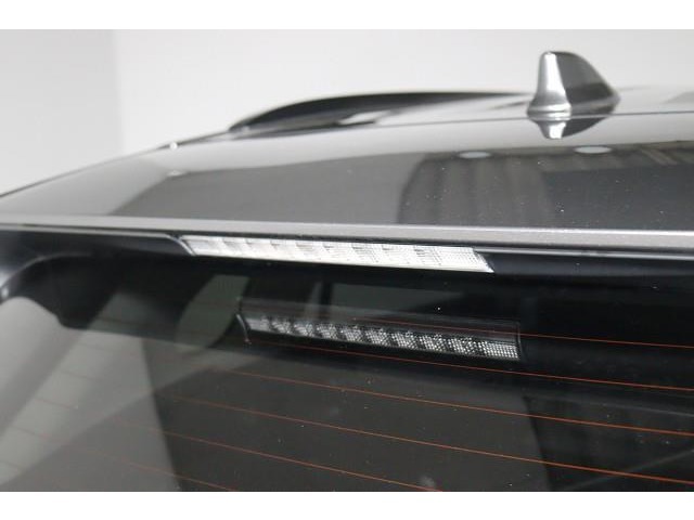 目線の高さに近いストップランプが、後続車にブレーキを踏んだことを知らせるので安全性もUPします。