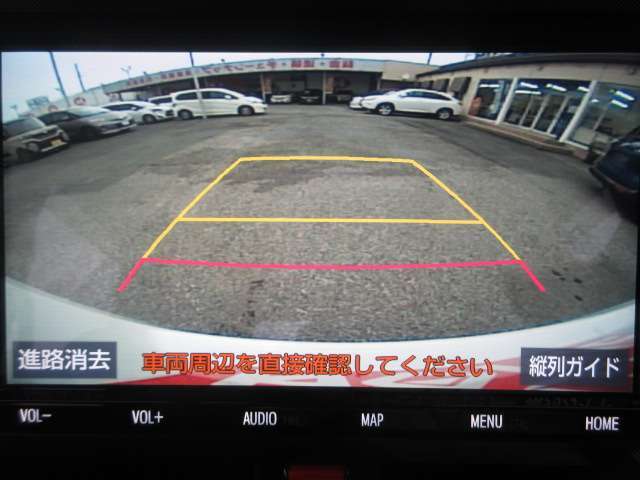 バックが苦手な方は必見！ライン表示付きのバックモニターが障害物を映し出してくれます！