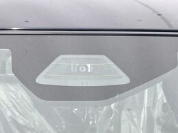 【スズキ　セーフティサポート】走行中に前方の車両等を認識し、衝突しそうな時は警報とブレーキで衝突回避と被害軽減をアシスト。より安全にドライブをお楽しみいただけます。