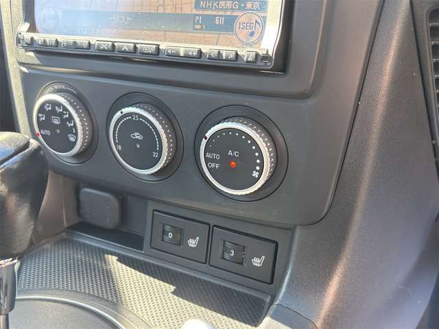 左右シートヒーター　オートエアコン