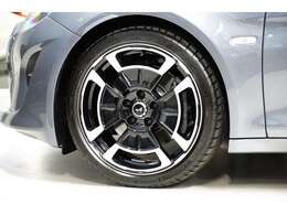 ★外装・内装ともに大きな傷や凹み等なく弊社の展示車輌は自社の厳選なる基準と第三者機関（2社）のチェックを行い品質にこだわって展示をしております。修復歴のある車輌・外板パネル交換車の展示はございません★