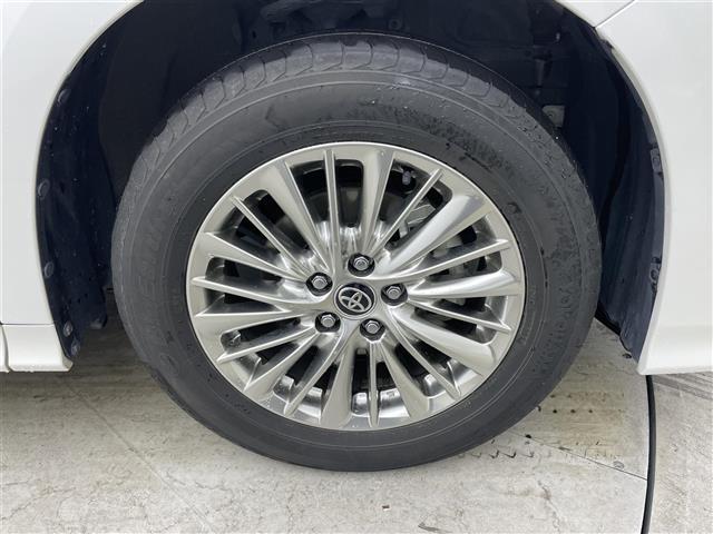 【純正17インチアルミホイール225/60/17】専用のアルミなので、お車のイメージにぴったり！！社外のアルミやスタッドレスタイヤも取り扱いございます！！ドレスアップもカスタマイズもお任せください！！
