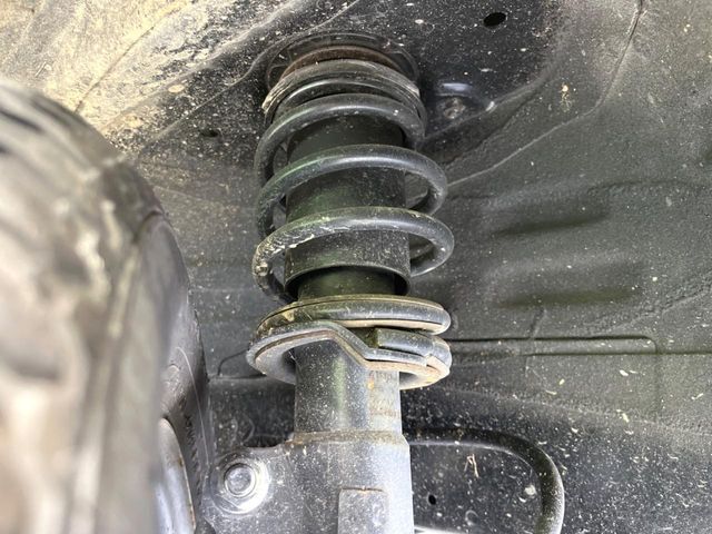 お車を安心してお乗りいただく為には、足回りの定期点検が欠かせません。サービスサポート（有償保証）では無料点検もご提供しており、安心のカーライフをお過ごしいただけるサポート体制が整っています。