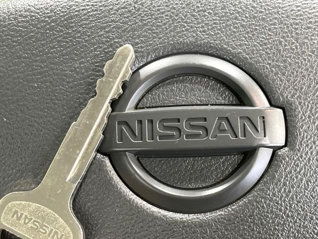 【キーレス】少し離れた場所からでもボタン一つでドアの開錠・施錠ができるのでとっても便利！ドアの鍵穴周りに傷をつけることもありません♪