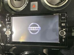 【純正ナビ】人気の純正ナビを装備。オーディオ機能も充実しており、Bluetooth接続すればお持ちのスマホやMP3プレイヤーの音楽を再生可能！毎日の運転がさらに楽しくなります！！