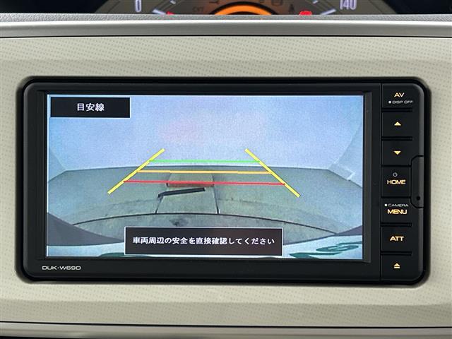 【バックモニター】後ろのカメラの映像をモニターに映し出すことができます！後方の見えない死角や、障害物との距離感をしっかり確認することができます！駐車が苦手な方におすすめです