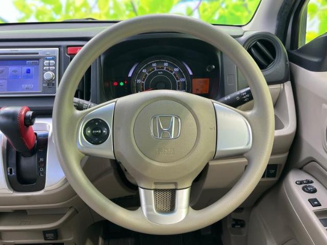 WECARSの展示場では実際に見て、触ってお車をお選びいただけます！知識の豊富な営業スタッフが様々なカーライフをご提案いたします！