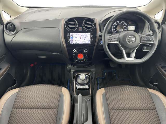 【インパネ全体】全方位で視界が広く、高い目線で運転もしやすいです！
