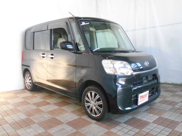 ☆　★　☆　★　　　納　得　の　内　外　装　仕　上　げ　済　み　車　　　☆　★　☆　★トラストでは外装の修理はもちろん、内装汚れやシートシミの除去、フロアマットの洗浄等行ってから販売しております！