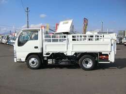 車両総重量6115kg-準中型車・諸元481×174×197・極東600kg-垂直ゲート