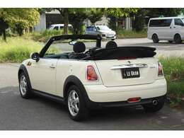 サイズは全長3700mm（クーパーSは3715mm）×全幅1685mm×全高1415mm 、ホイールベースは2465mmとなる。