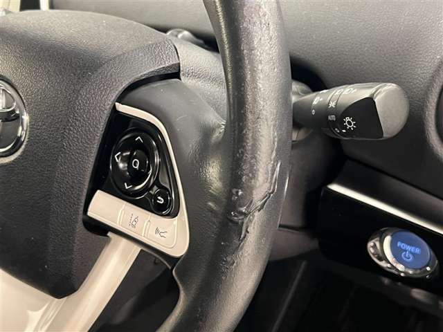 ハンドル表面に傷みがあるため、納車前の点検時にハンドル本体の交換対応させていただきます。