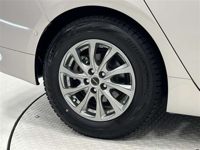 タイヤサイズは195/65R15！社外アルミホイール！納車前の点検時にタイヤ交換させていただきます！