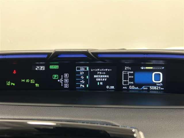 走行中でも確認しやすい大きさのメーターはデジタル表示！インフォメーションディスプレイではTSSの設定状況など、クルマのいろいろな情報が確認出来るようになっています！